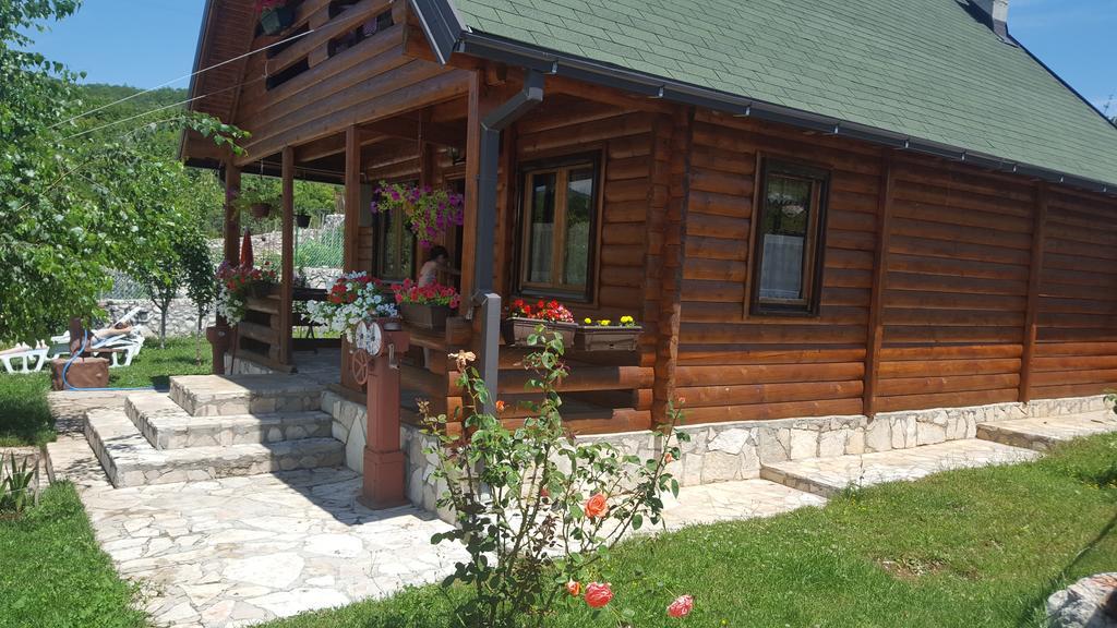 Holiday Home Zoric Niksic Luaran gambar